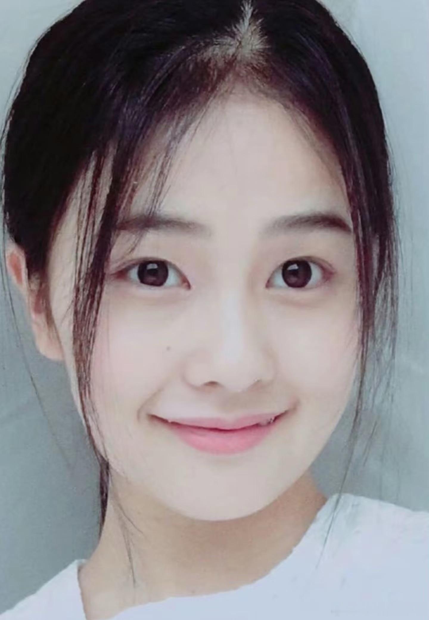 白鹿素人时期照片，浓眉大眼具象化了 