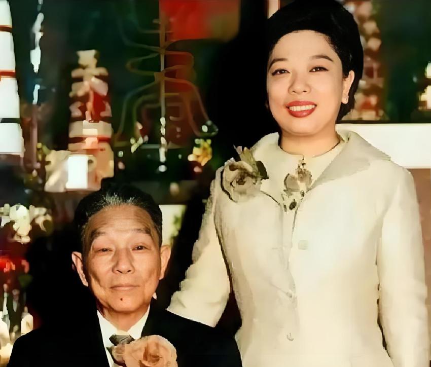 1974年台北，90岁的杨森以招募生活秘书为名迎娶17岁的新竹少女张灵凤，岛内媒