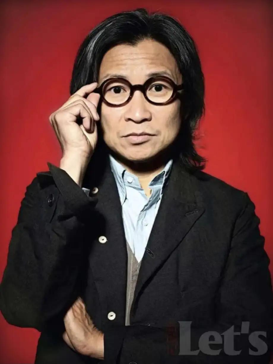 陈可辛车祸惊魂！为避流浪狗撞断大树，车毁人安引全网热议
 
11月11日中午12