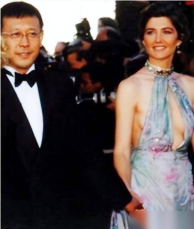 姜文带周韵去法国，12岁女儿直接把礼物摔出门外，撂下一句狠话，场面僵到冰点。