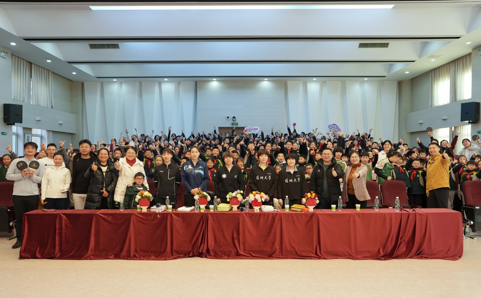 国乒运动员参加小学健身月活动🏓✨251225南京市芳草园小学王艺迪、钱天一、蒯