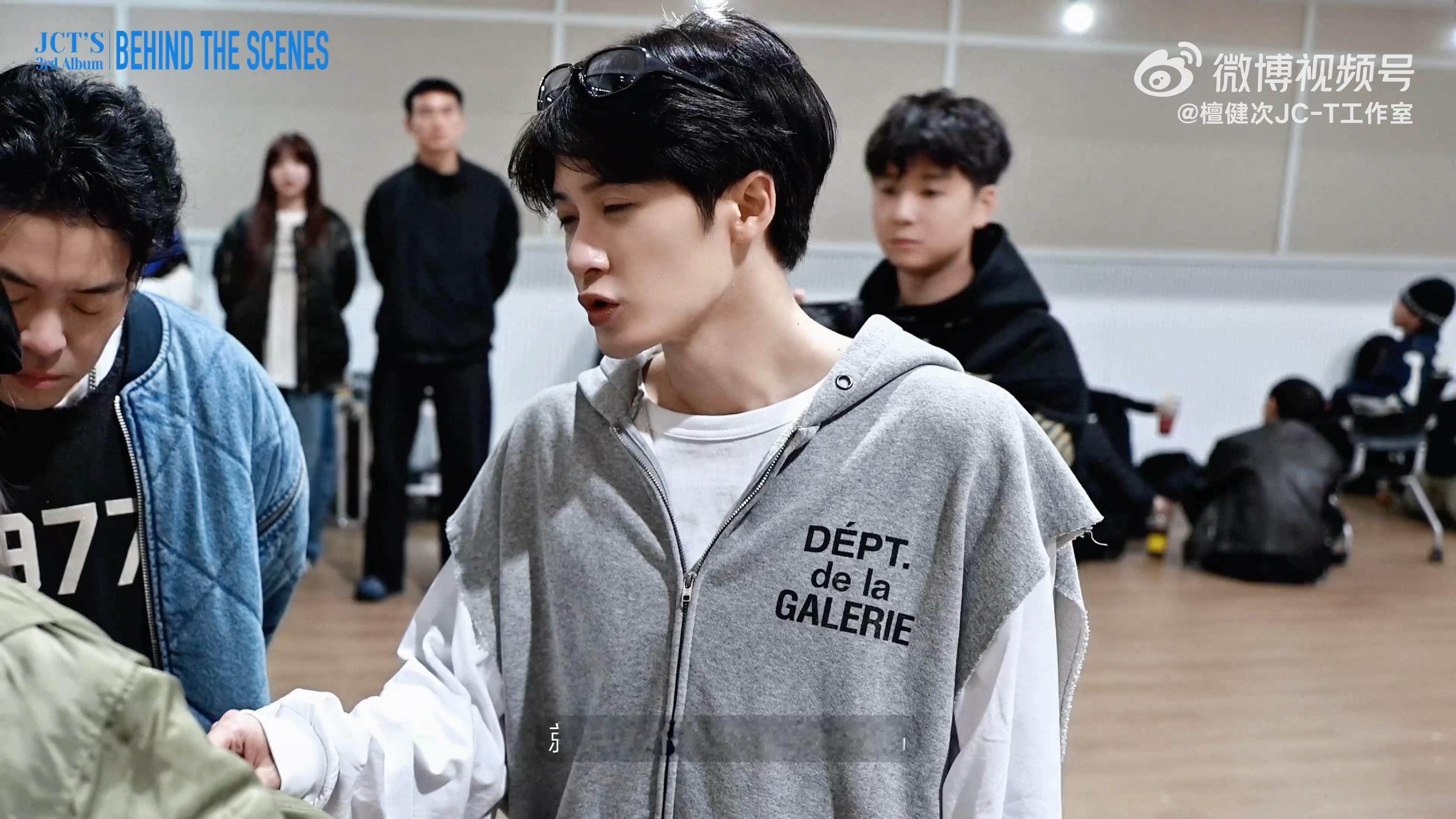 我老公既是一个很有想法的演员，也是一个很有想法的演员歌手 