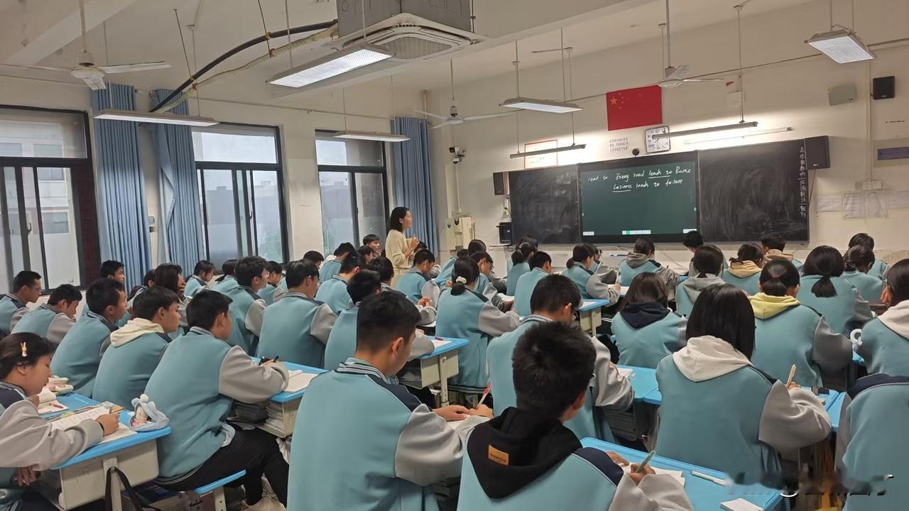 课堂的美妙与尴尬之处都在于它的不可预知。

上课讲到“pull”这个词时，孩子们