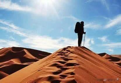 靠山山倒靠树树摇
靠人人跑靠自己最好
人的生老病死
是自然规律
谁也无法逃避
要