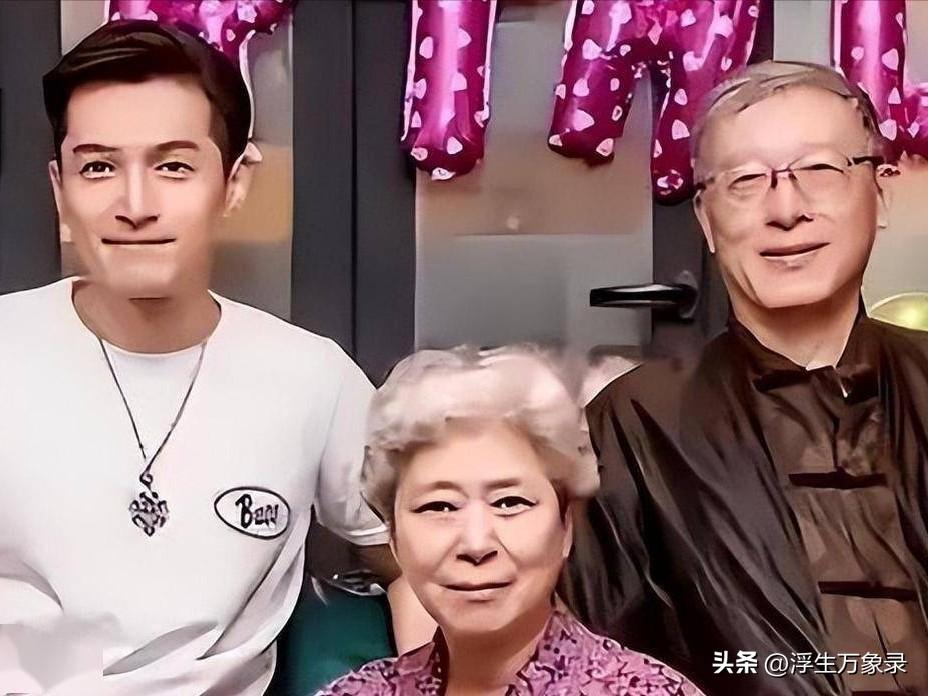 3月31号，张冕父母云南老家的账户，又准时到账一笔生活费。
没官宣、没热搜、没哭