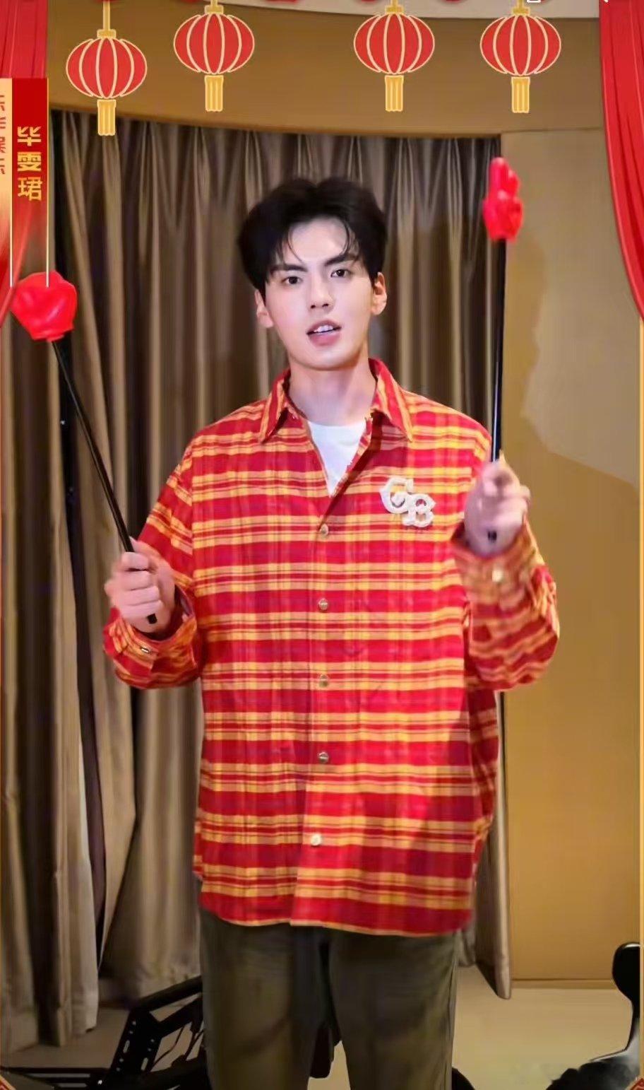 春晚的祝福都被乐华给演完了  历年春晚祝福梗被他们玩得明明白白，看拜年视频就像回