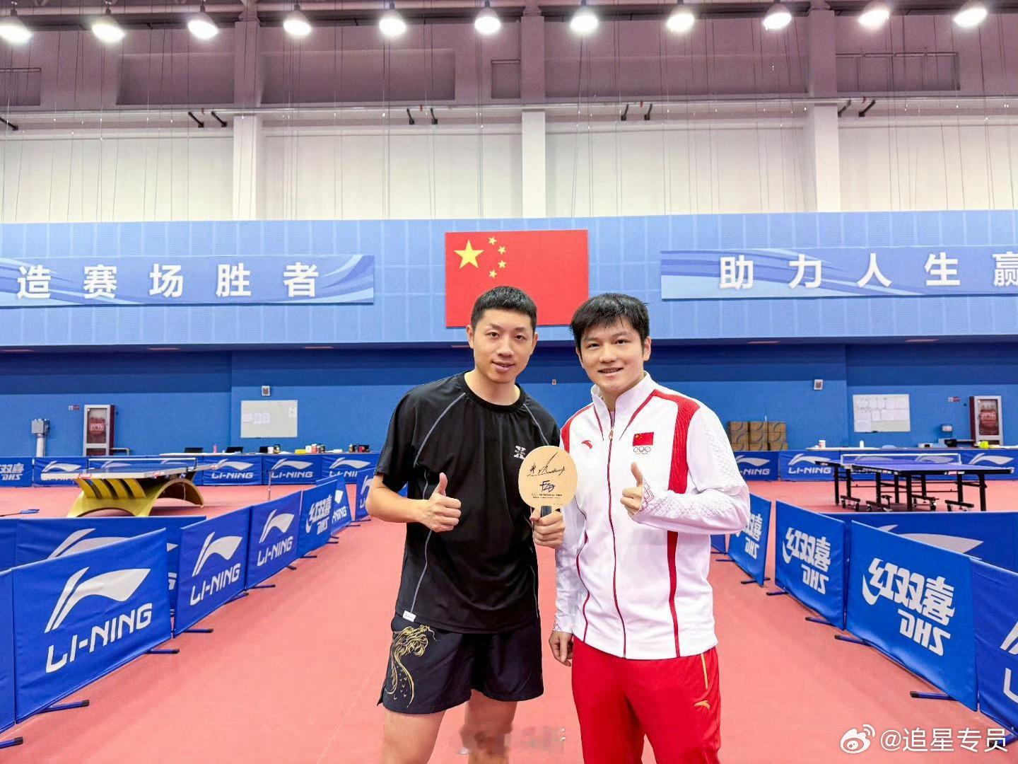 #许昕晒与樊振东合照# 许昕晒与樊振东合照，哇#许昕樊振东合照# ​​​