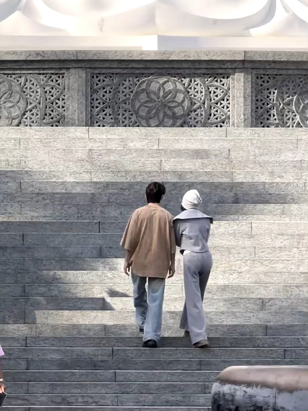 卡子哥vlog评论区的偶遇图 