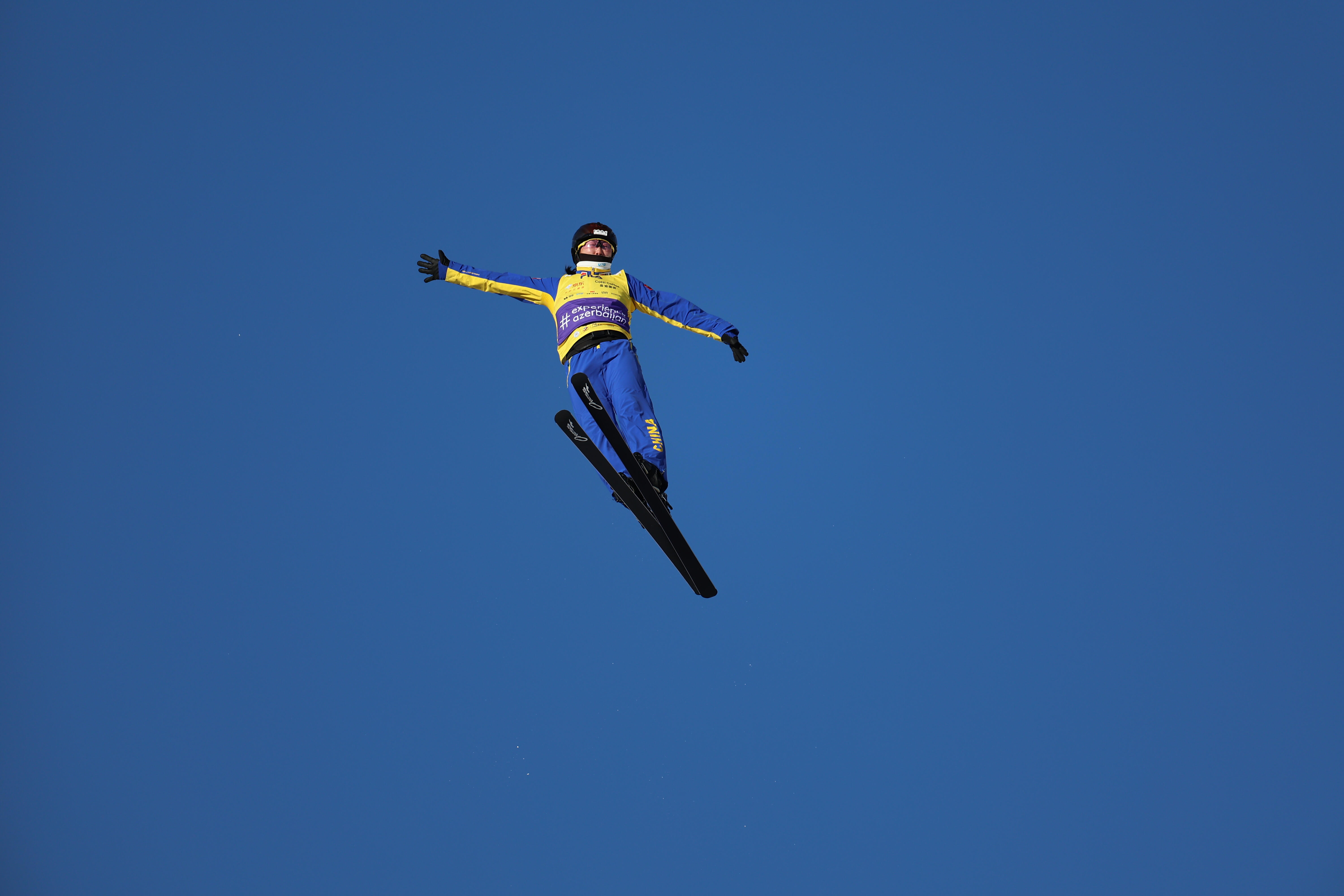 米兰冬奥中国代表团平均年龄约25岁米兰冬奥中国代表团迎青春阵容，平均年龄25岁，