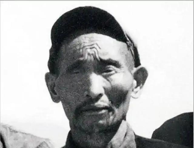 1952年，解放军在大凉山抓到一个独眼土匪，审讯后军区首长震惊：这不就是17年前