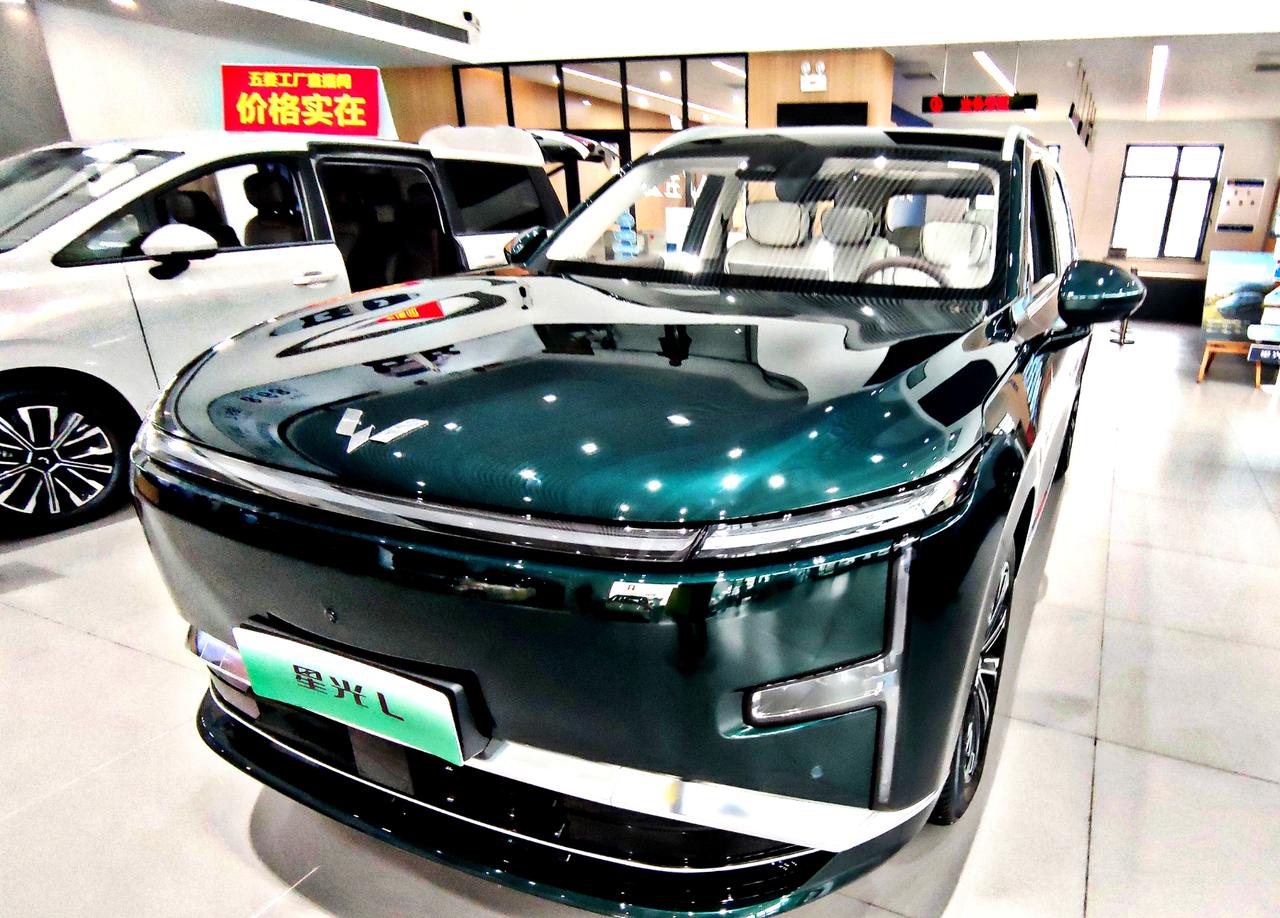 长续航大六座SUV《星光L》
   十万级长续航真大六座SUV，星光L焕新上市，