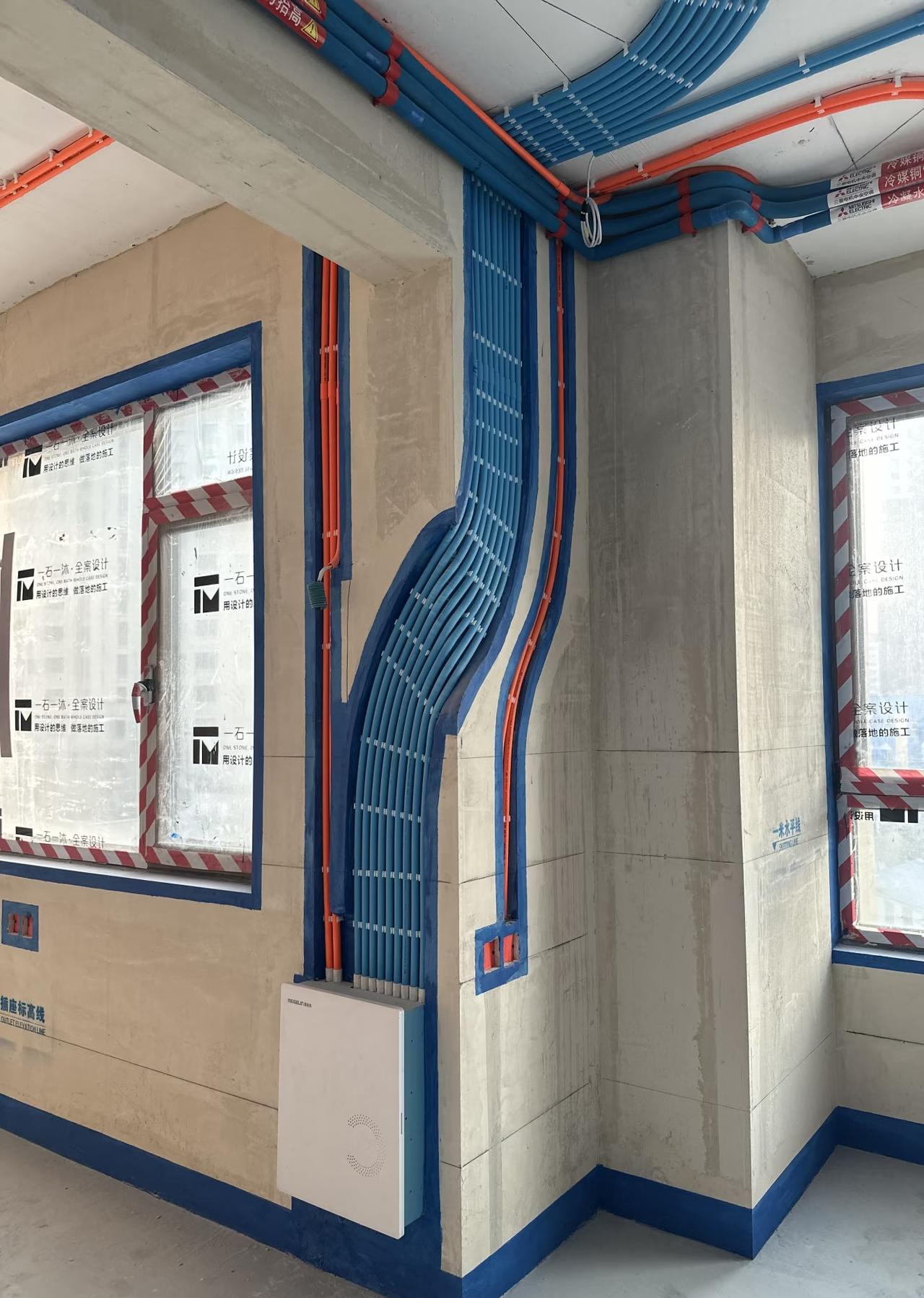 多此一举
现在一些所谓的“豪宅精装”公司为了赚取更多的“金币”已经开始疯狂给业主