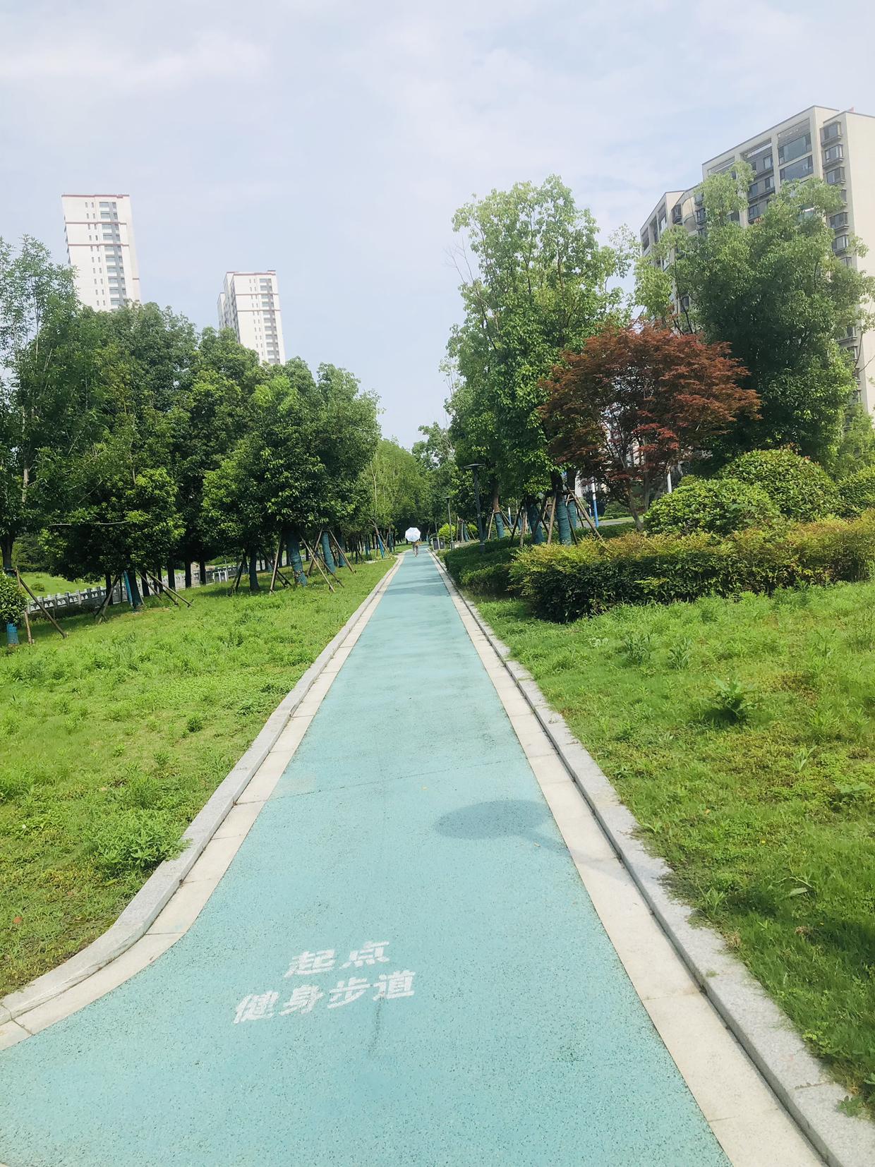 我的今日状态：😁轻松愉快
我这里的天气：☀️晴天
今日常州多云转晴，台风外围刮