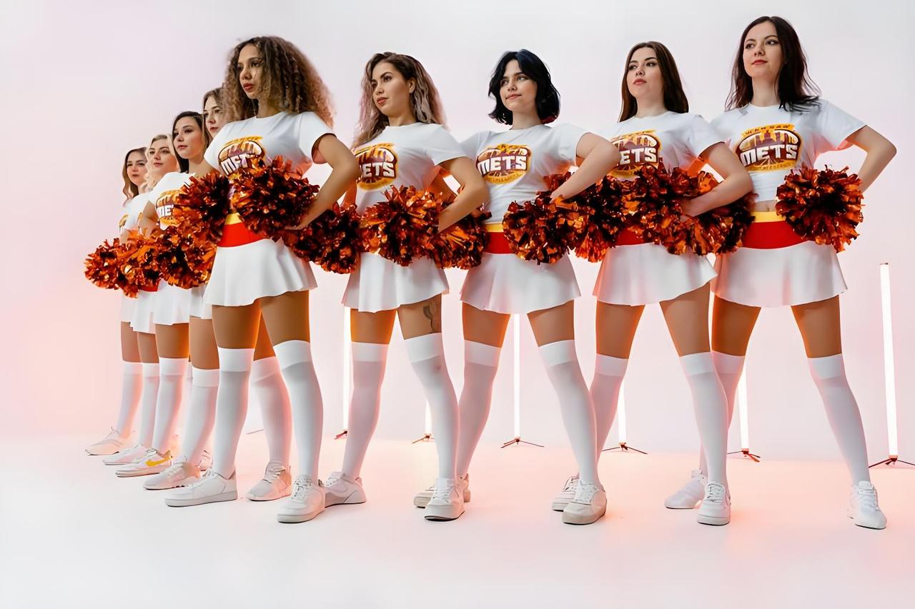 足球啦啦队也好，篮球啦啦队也好，为什么她们都穿的那么性感？不穿那么性感不行吗？