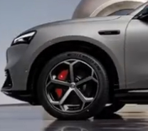 问界M6 这回不止曝光了颜色，还曝光了四个轮毂的样式感觉图二的花瓣会非常受欢迎！