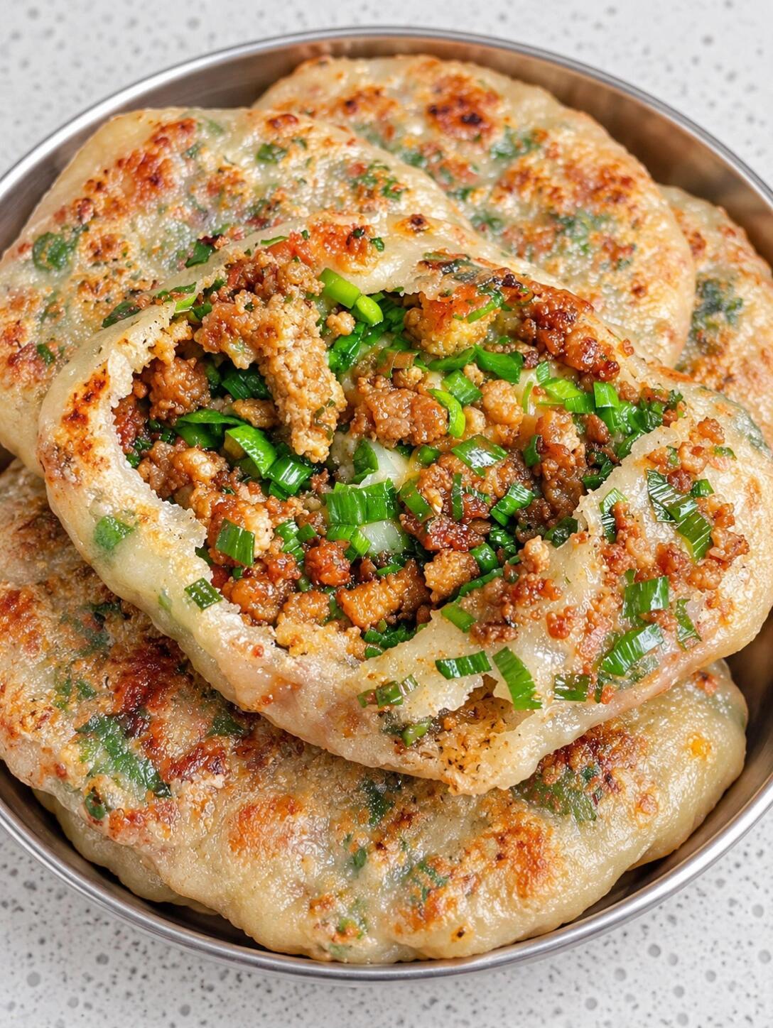 吃的干净真的会瘦，|韭菜酱肉饼，外酥里嫩，鲜香满满，韭菜的清香搭配酱香肉馅，咬开