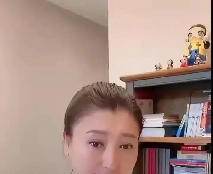 闫学晶直播翻车，暴露了明星带货最肮脏的真相！
前一秒弹幕还在骂“专坑老年人”，3