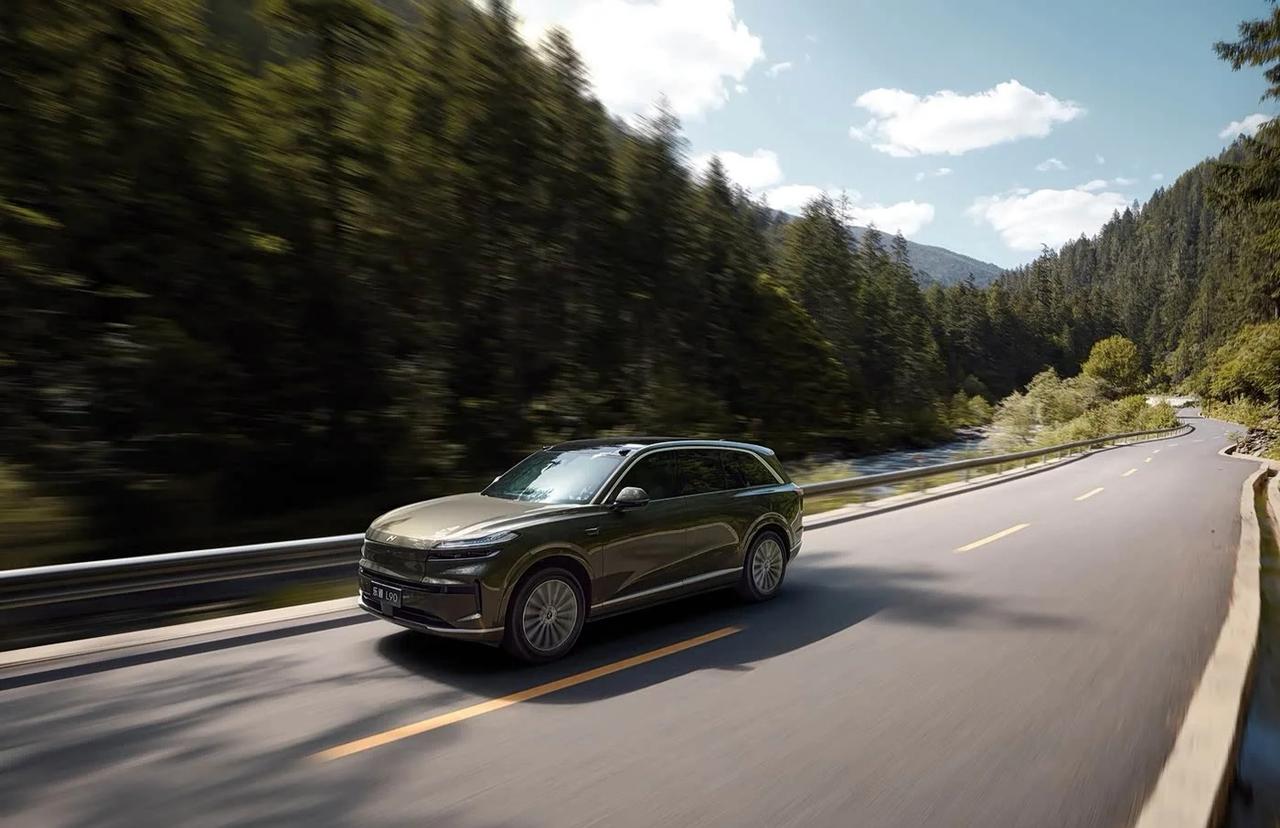 开BYD的~~~大部分是南方打工仔。
开小米的~~~大部分是公司白领。
开吉利的