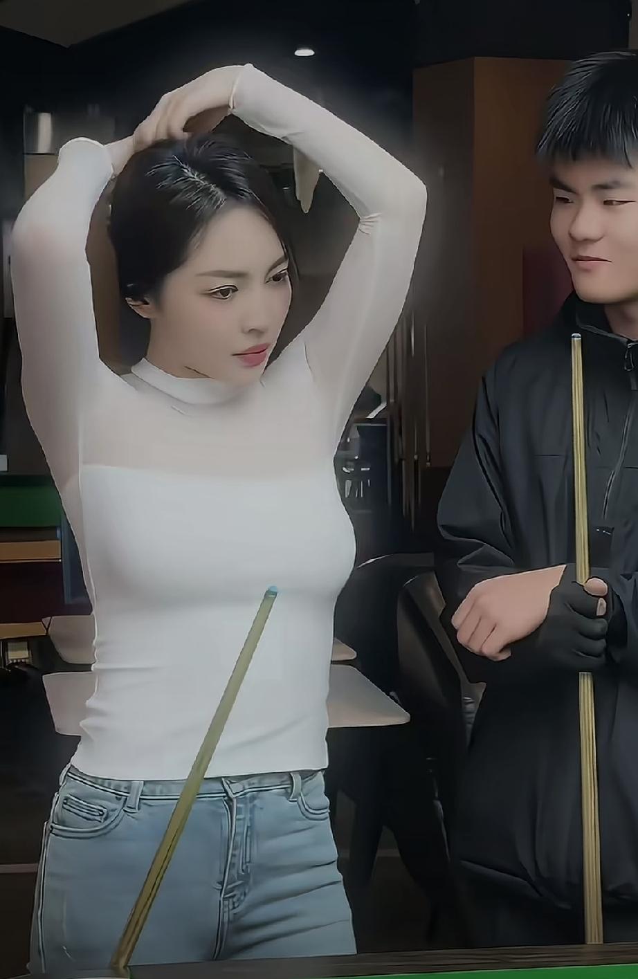 最美台球女神王钟瑶！不仅是台球打的出神入化，而且长得貌美如花，不是周星驰电影里面