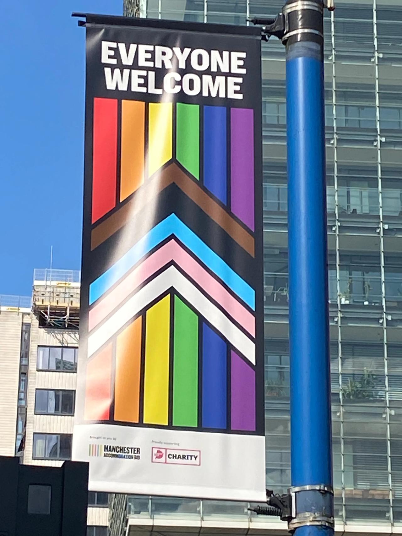 曼切斯特的城市口号 EVERYONE WELCOME ，欢迎每一个人！