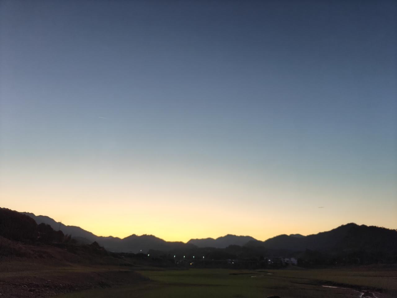 求钱先明道：财富背后的底层逻辑
 
越执着于赚钱，往往越难如愿。生活中多数烦恼看