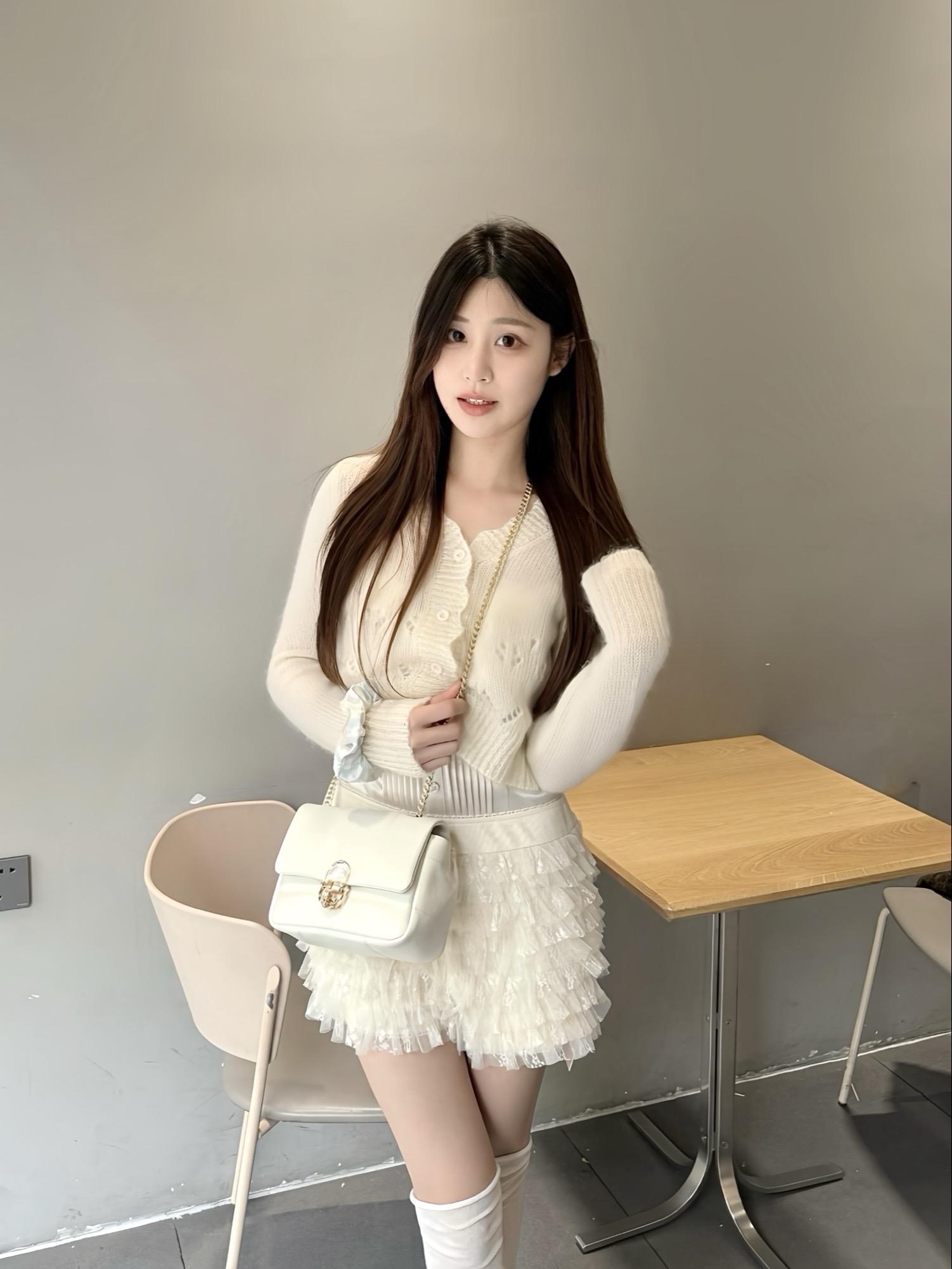 我就是那种每回讲着完蛋了 事实上不管什么情况 都会生活得很幸福的小女孩...