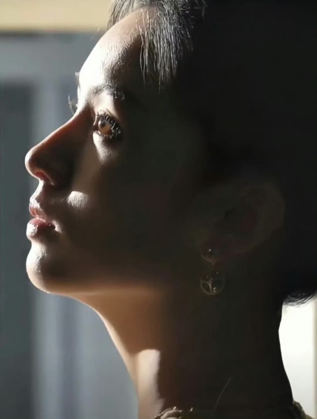 天知道周也的骨相有多完美 ​ 完美头颅 ​​​