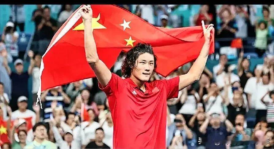 澳大利亚网球公开赛第一轮：
张之臻VS鲁内。
张之臻好样的，打出了自己的风采，6