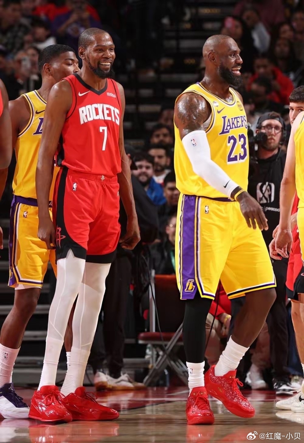 湖人的季后赛对手是谁呢？一是掘金不太可能，掘金的未来赛程相比湖人轻松，掘金很有可