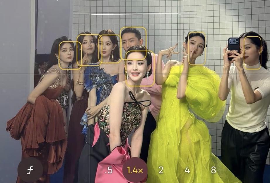 娜扎绝对算得上内娱顶美的存在，美得太突出了。

刷到这组合照的花絮还挺有意思，娜