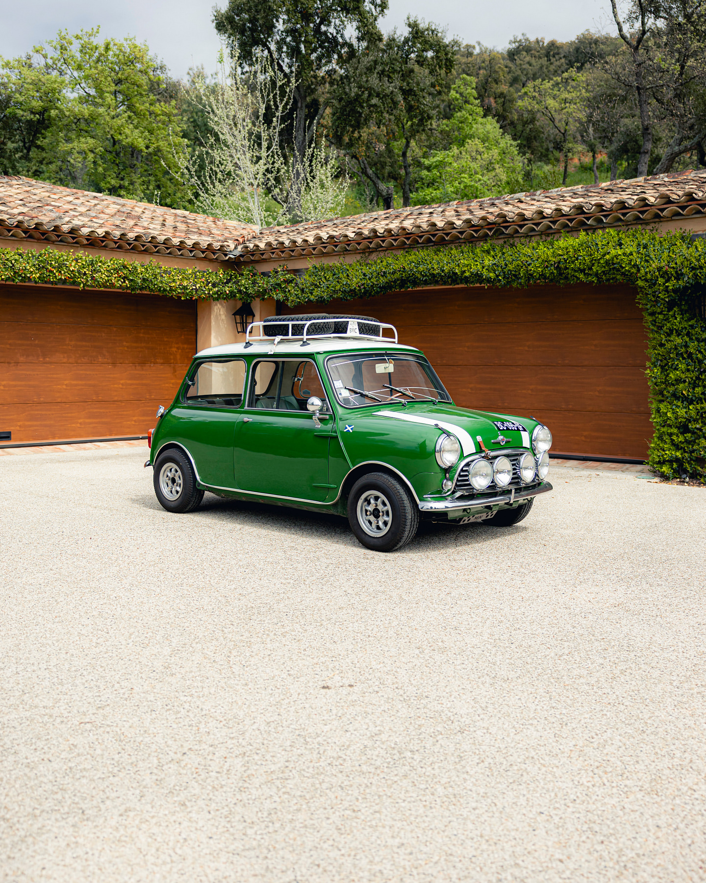 时代符号丨1965 Cooper S圆圆的大灯，紧凑的车身，Cooper 真的充