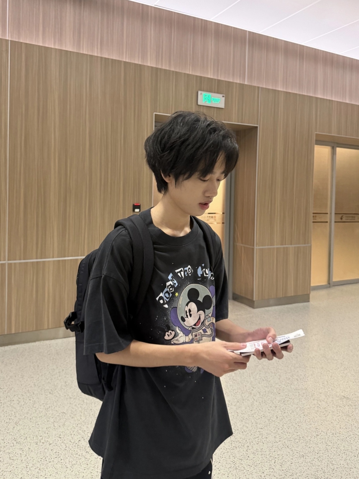 清融日记巴黎行融喵大王已到达巴黎～法国友人们颤抖吧！世界第一萌喵来也（确信）玩得