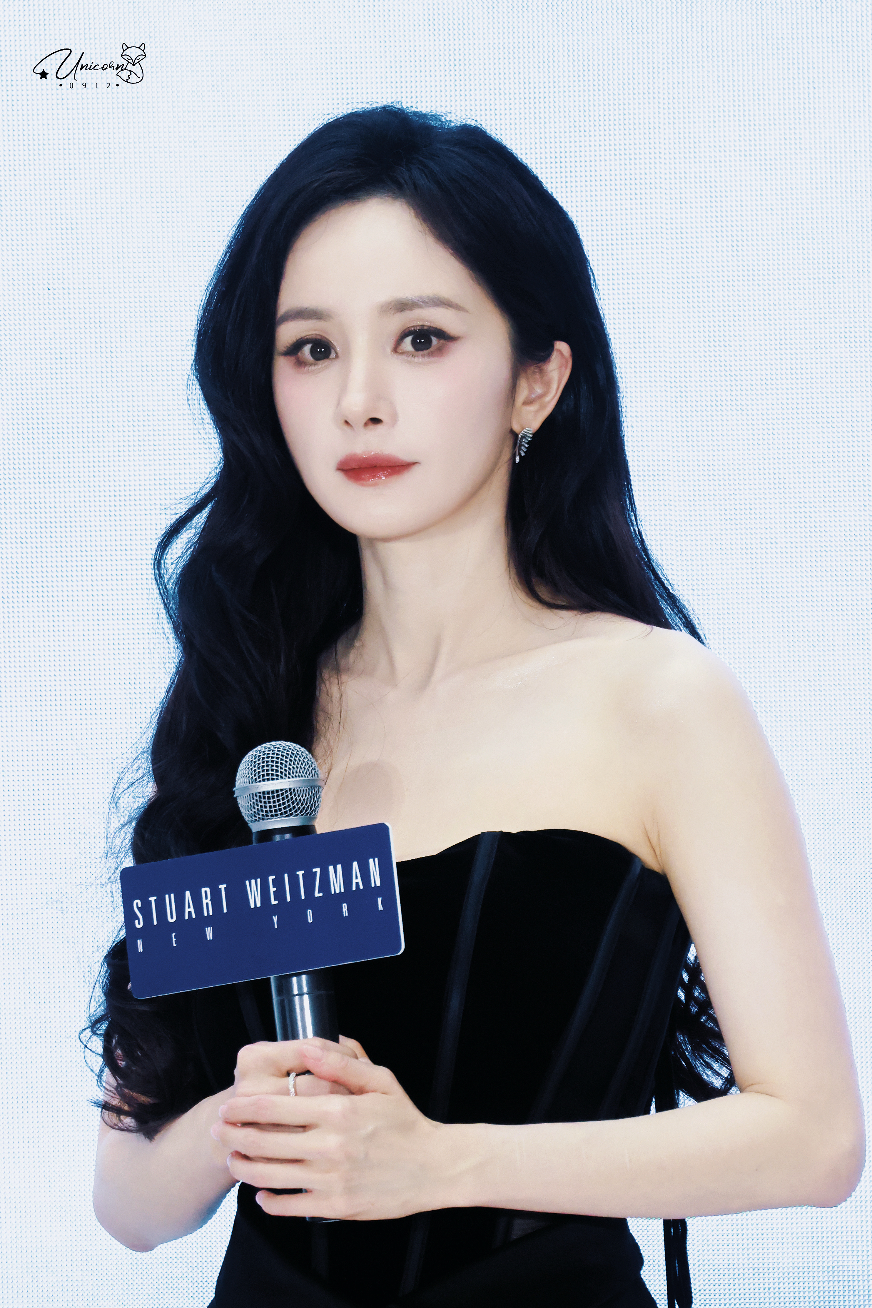 260909 思缇韦曼40周年庆典sw女王回归sw全球品牌代言人杨幂杨幂黑色抹胸