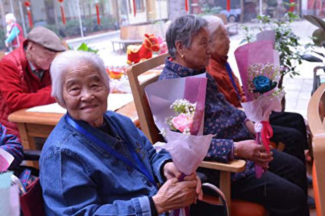 兄弟姐妹出钱，就该一个人包揽赡养