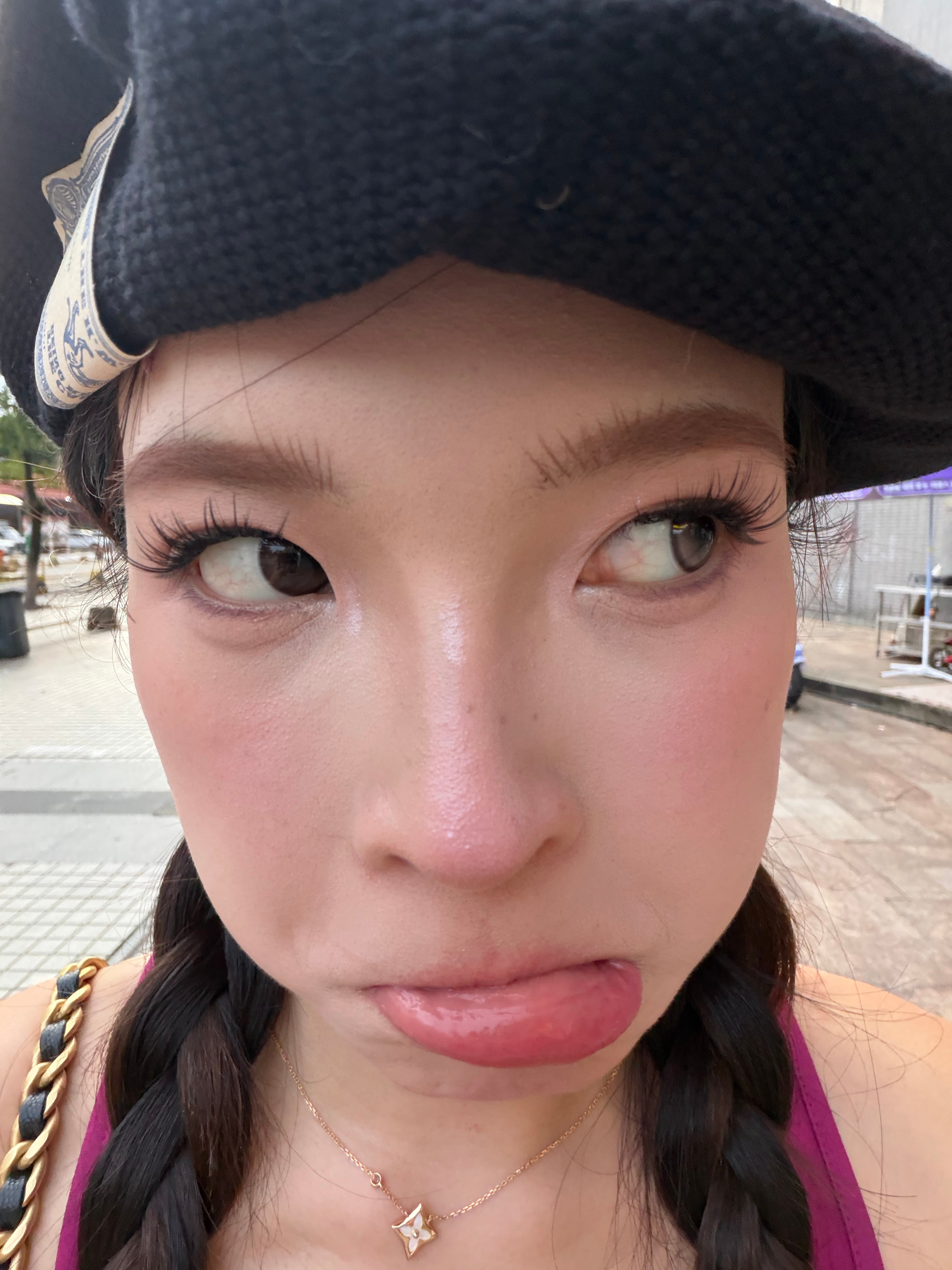 大头围想找到合适的帽子太难了！但我觉得我刚拆的这个特别好看嘻嘻 