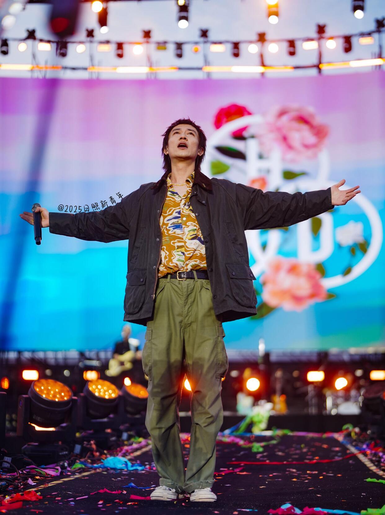 西安初秋的浪漫是回春丹给的回春丹西安演唱会听爽了 本以为摇滚是燥，西安这场偏热烈