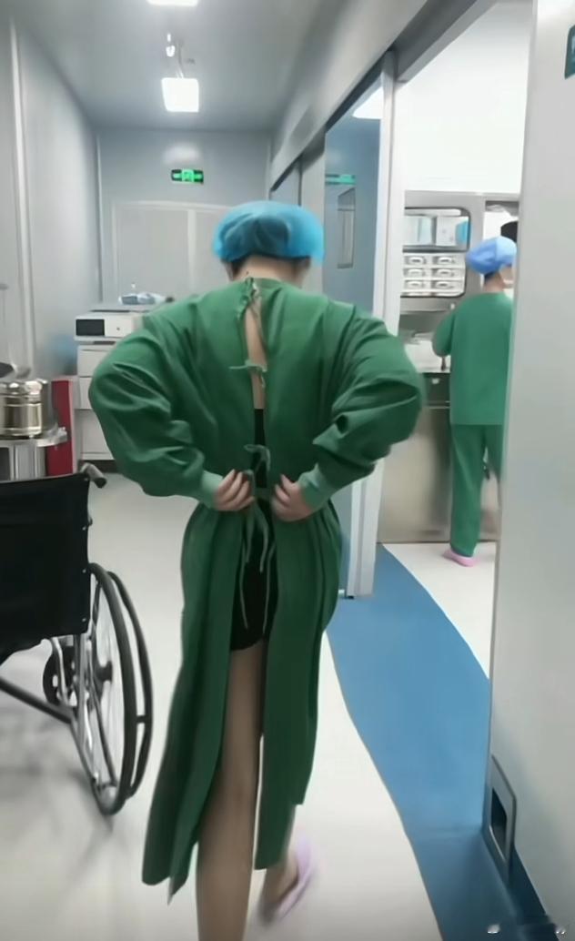 什么医院穿这样的衣服？？？ ​​​