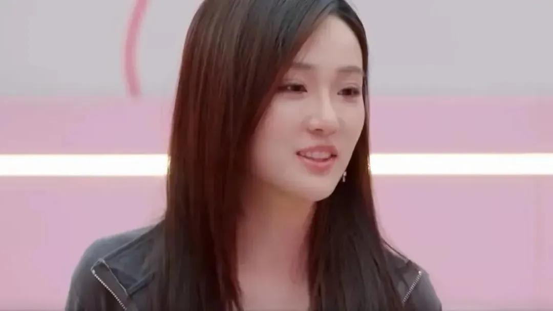 张可盈，是张凯丽的女儿，今年才28岁，参演过《幸福到万家》，还获得最佳女配。为啥