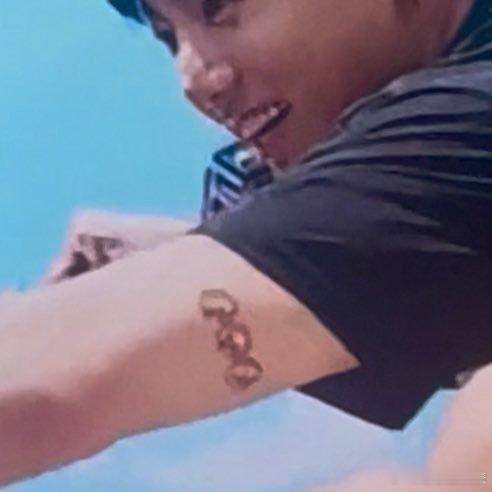 田柾国金冬天同款纹身 热议中的田柾国和金冬天的纹身，是巧合吗？