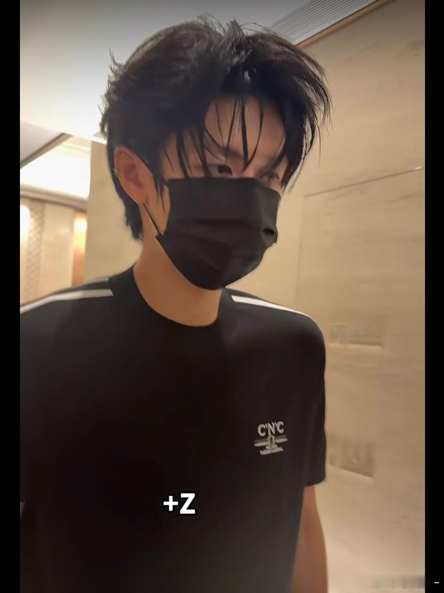 我靠好乖啊😭给珠毛们拍完照才卸妆 养女儿真好 好贴心啊 ​​​