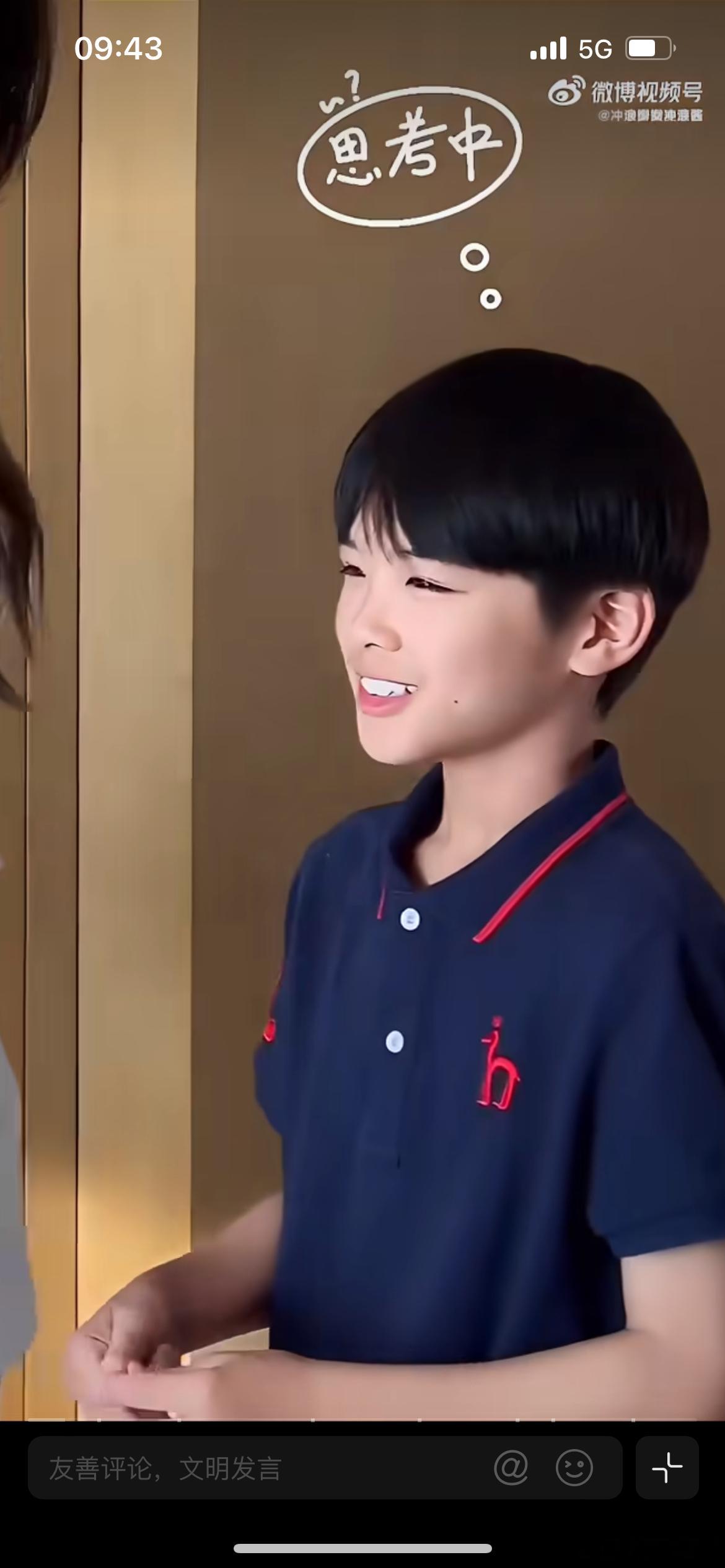 黄圣依离婚后首次带儿子安麟出镜褪去豪门综艺的滤镜，这次出镜没有华丽排场，只是朋友
