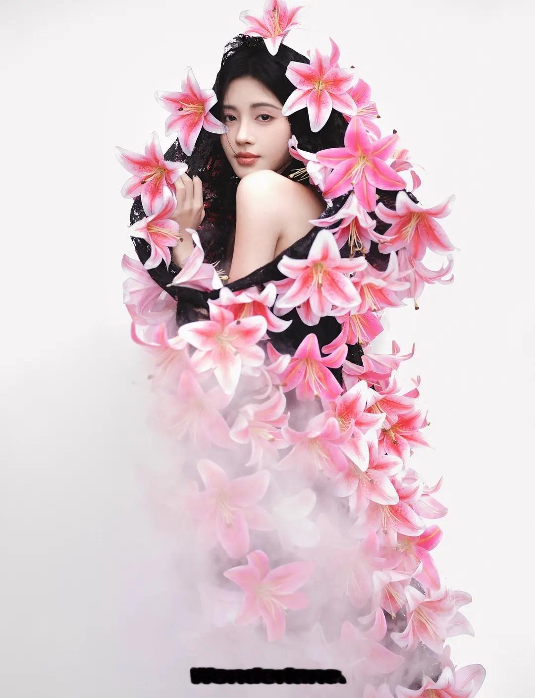 鞠婧祎杂志出来了，你觉得怎么样？ ​​​