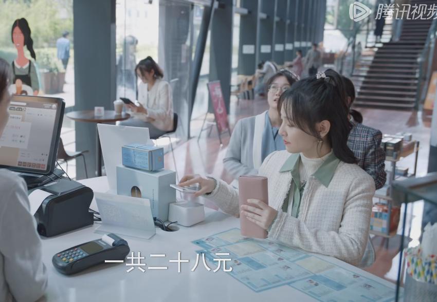 一个细节就能看出向园的确是个富三代。三分野第4集，向园因为受到爷爷的经济“制裁”
