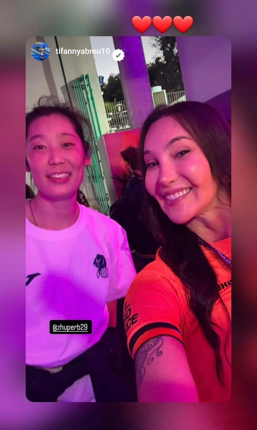 朱婷  蒂凡尼发布动态与朱婷合影世界女排新闻朱婷留洋第七季掌上明朱 一路婷你