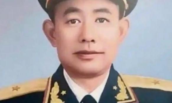 1951年，志愿军师长黄朝天违抗军令，率9000残兵掉头杀向3万美军，谁料，13