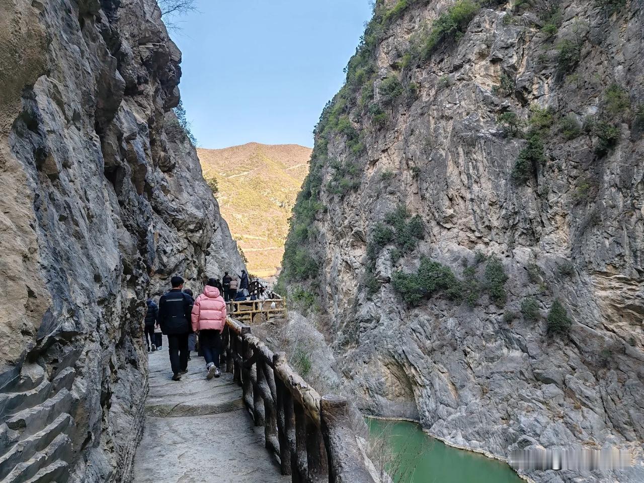 大美郑国渠

泾河大峡谷真的很值得一去。我在冬日去郑国渠风景区的时候，那的景色就