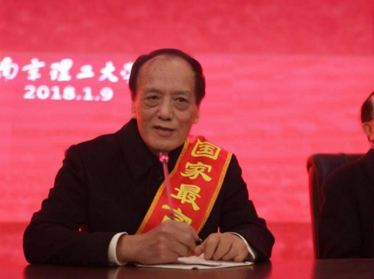 全球军工界头疼几十年的三大难题，居然被中国一位八旬老人逐个破解？国家奖励他的千万