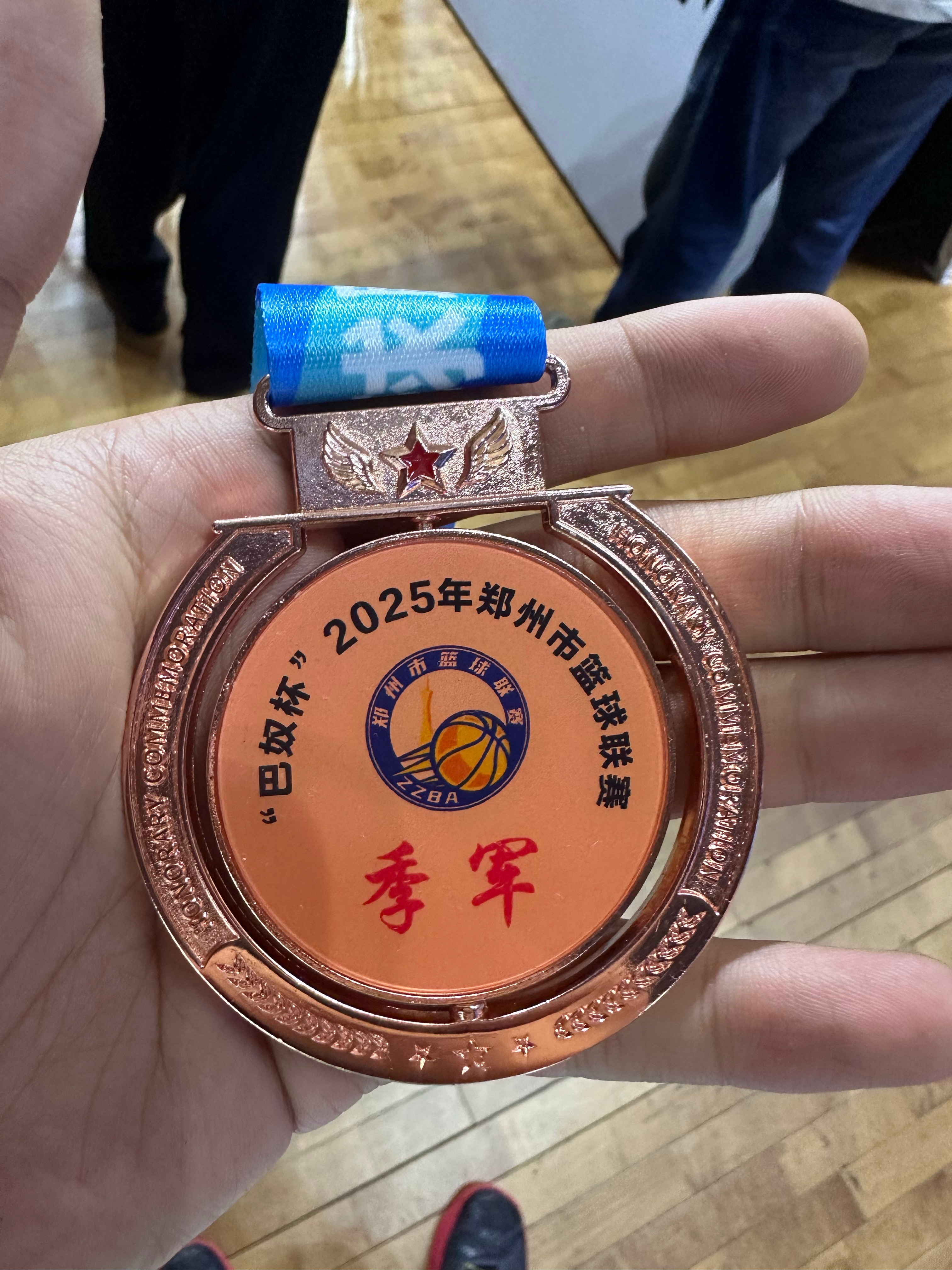 季军发了锅和按摩仪我的观赛搭子 问鼎商都 篮动郑州 巴奴杯2025年郑州市篮球联