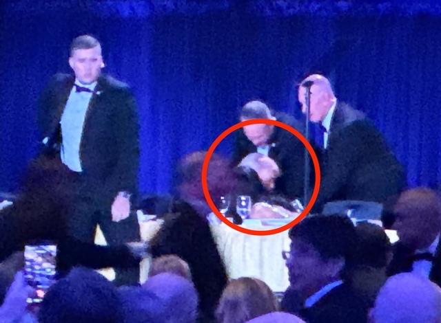 美国闹笑话总是出其不意
是虚惊一场
为什么又是美国
又是美国自己人
带武器强闯特