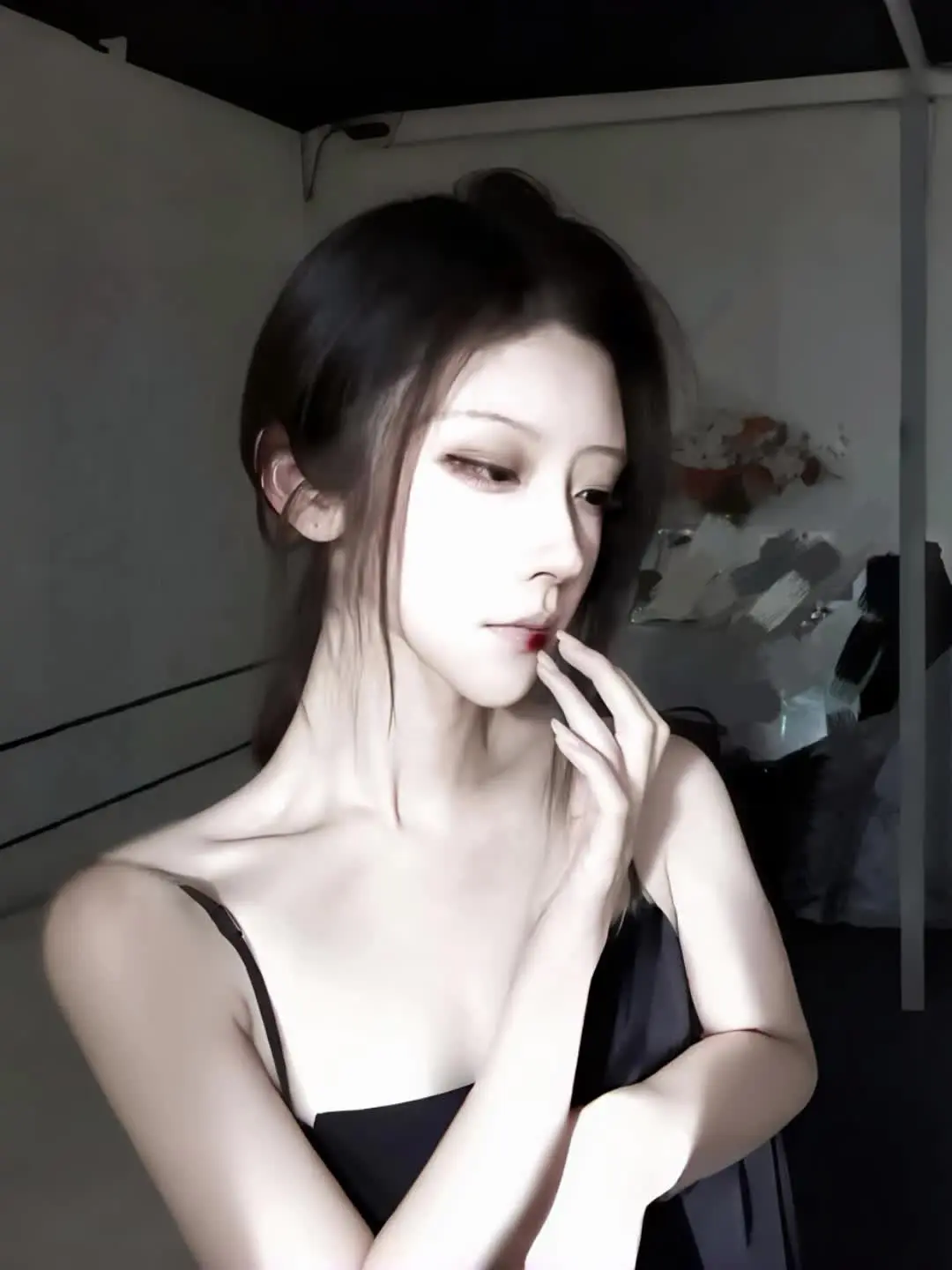 曾借轩窗明月光 对镜描眉画红妆